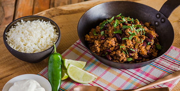 Low-carb chilli con carne with cauliflower rice